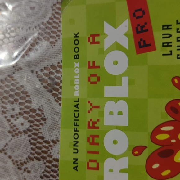 Scholastic Diary of a Roblox PRO Lava chase book - Picture 4 of 4